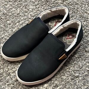 OluKai Pehuea Heu Black Slip-On Women’s Shoes size 9 Sherpa